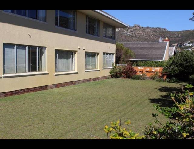 2 BEDROOM APARTMENT FOR SALE IN FISH HOEK